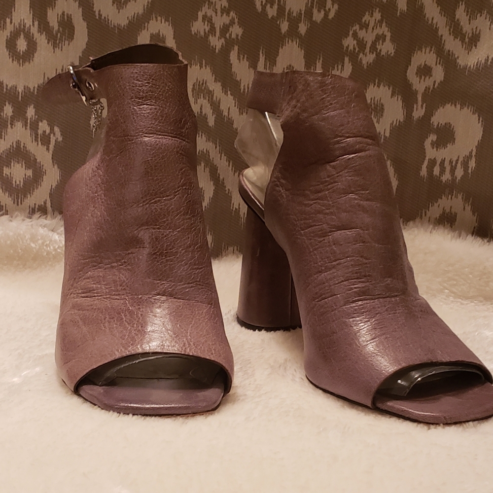 Women's shoe, 11M, Pre-Owned Light Plum Color